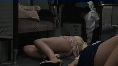 Trạm xe bus kinh hoàng của hai cô nàng chân dài dáng xinh bị lái xe cưỡng hiếp